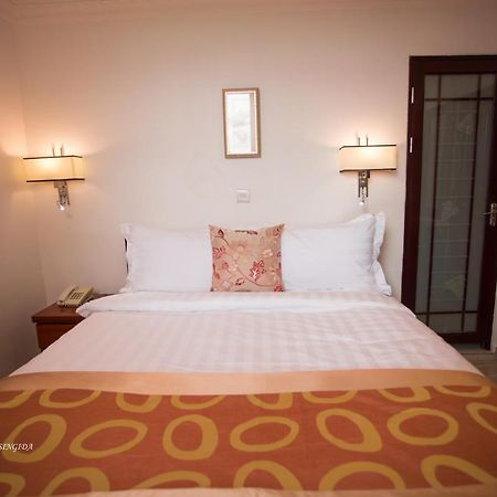 Regency Resort Singida Kültér fotó