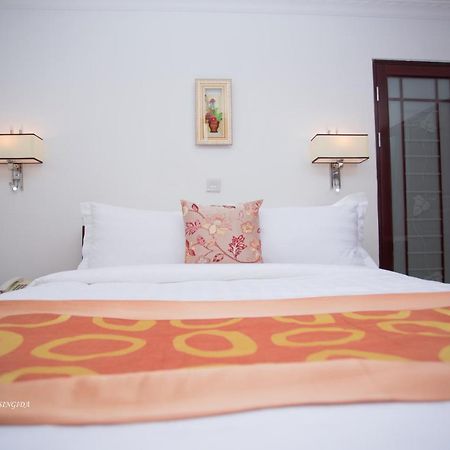 Regency Resort Singida Kültér fotó