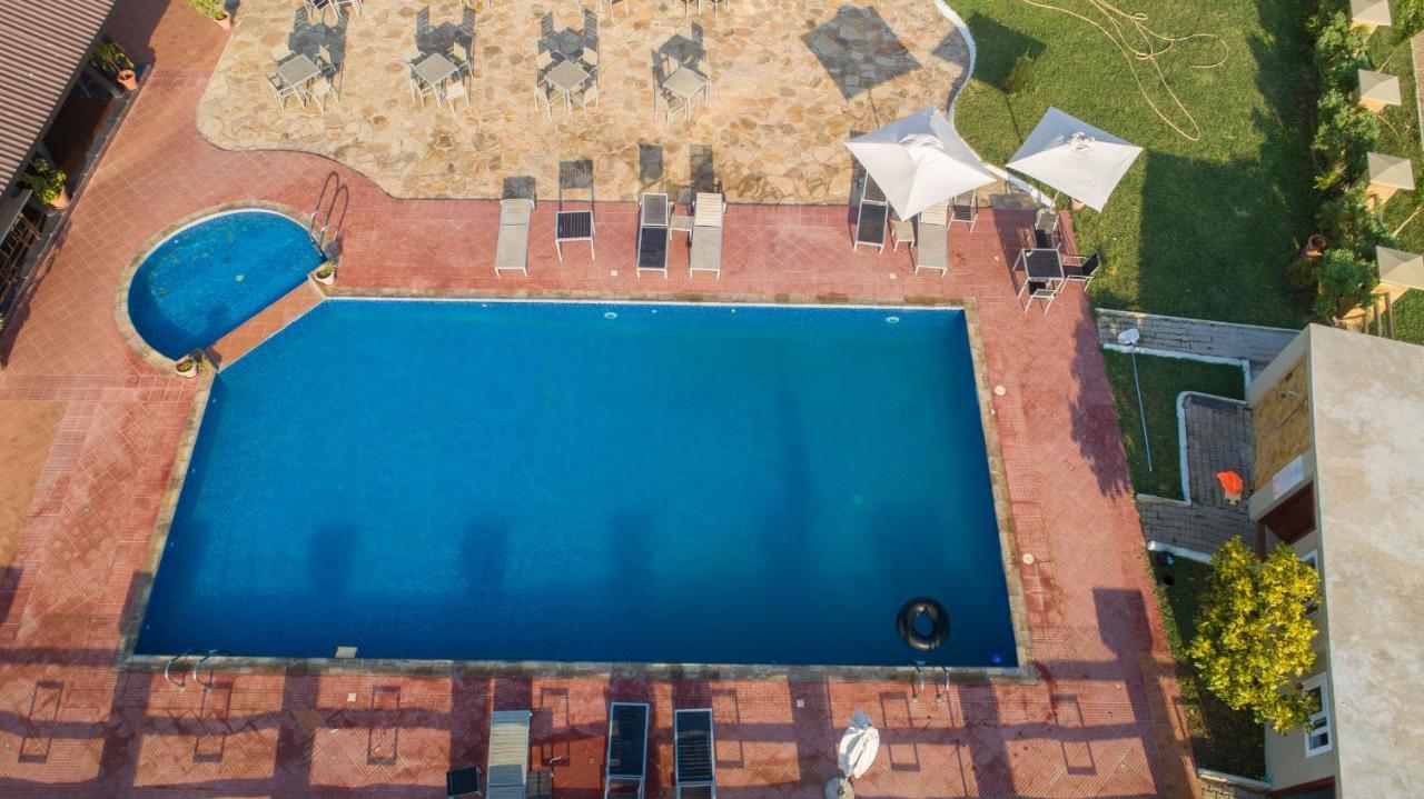 Regency Resort Singida Kültér fotó