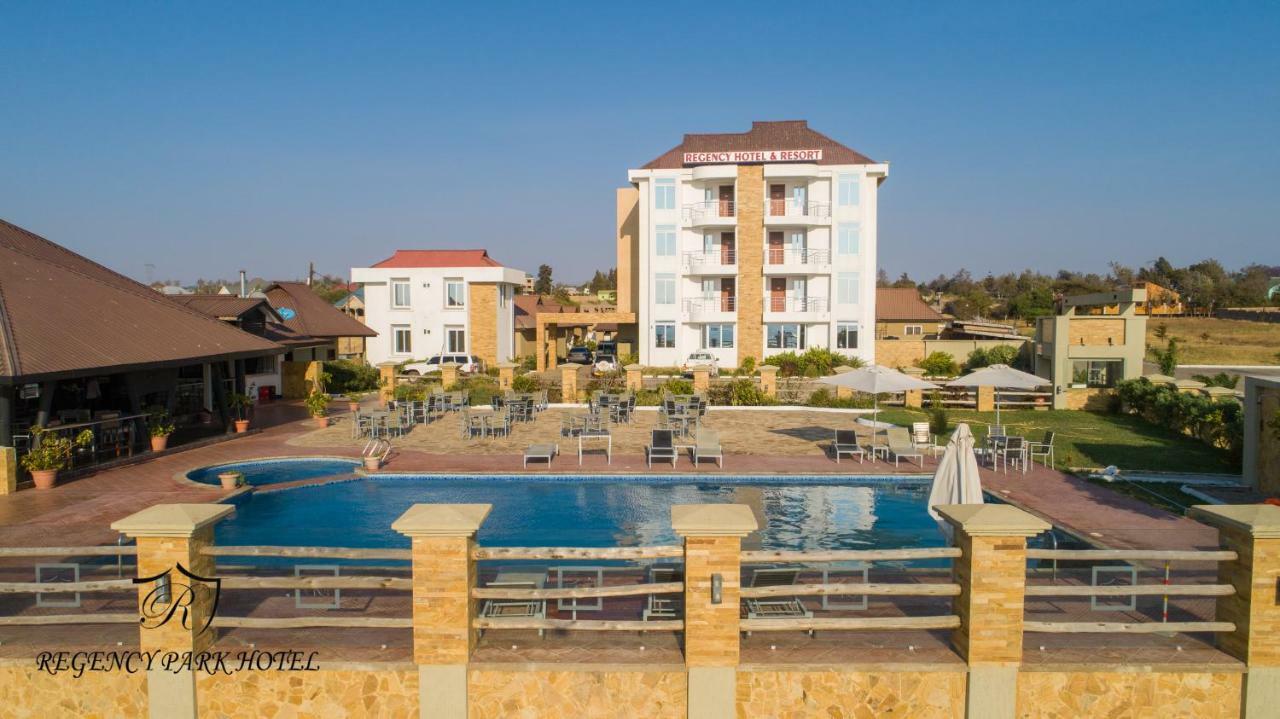Regency Resort Singida Kültér fotó