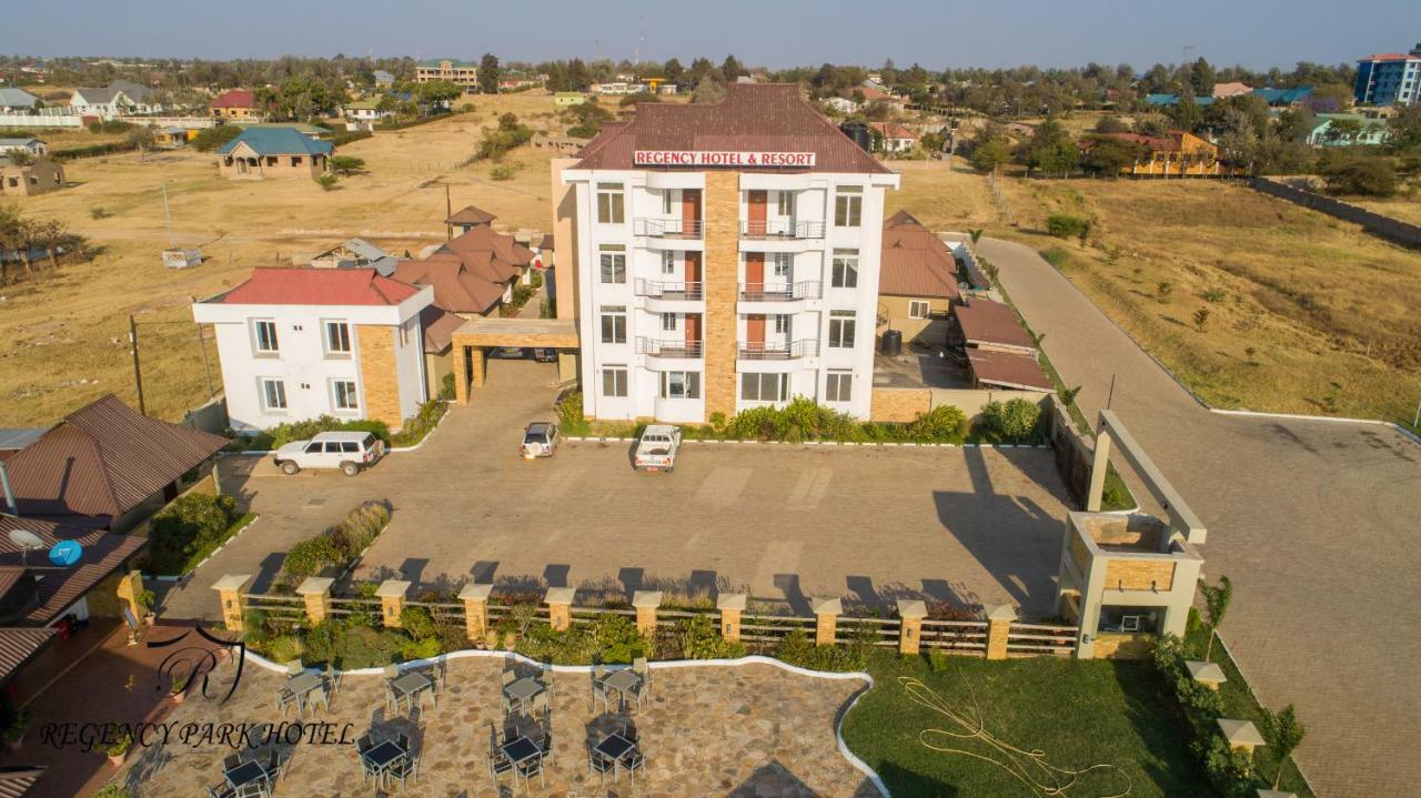 Regency Resort Singida Kültér fotó